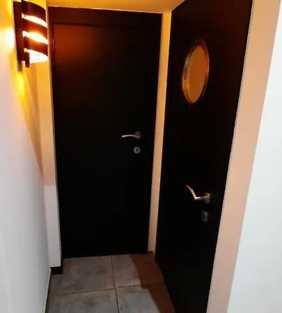 Nez Sur La Croisette. 디넝